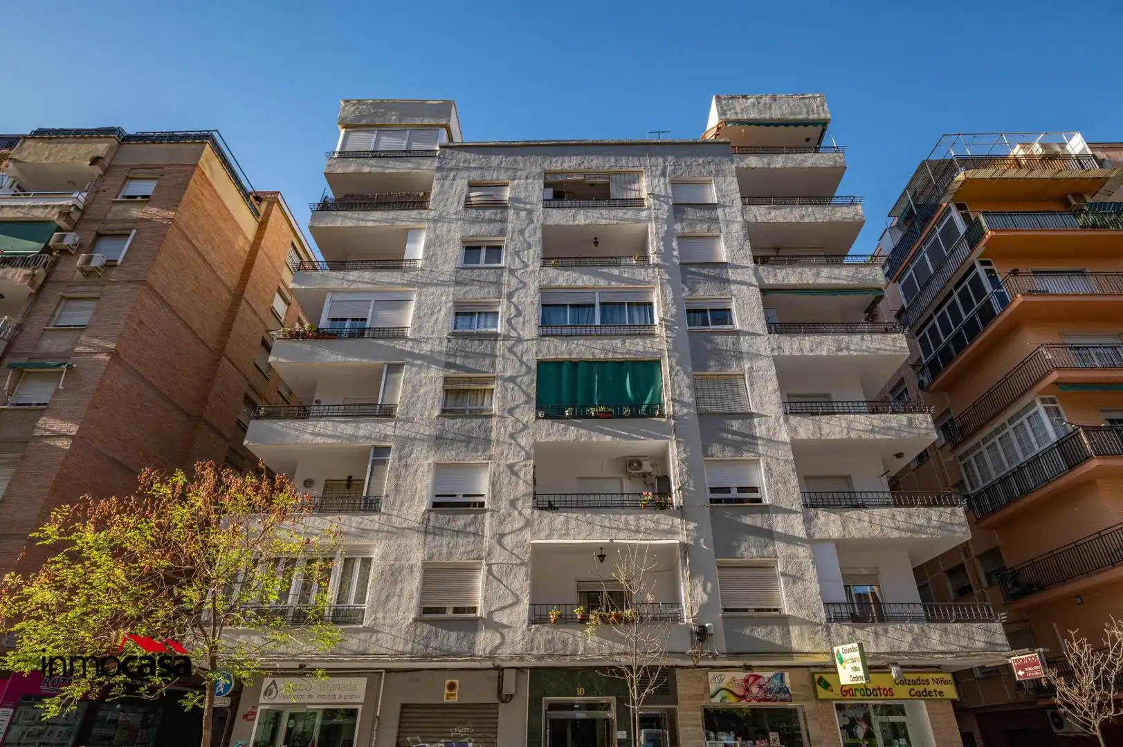 Außenansicht von Wohnung zum Verkauf in Granada mit Klimaanlage und Möbliert