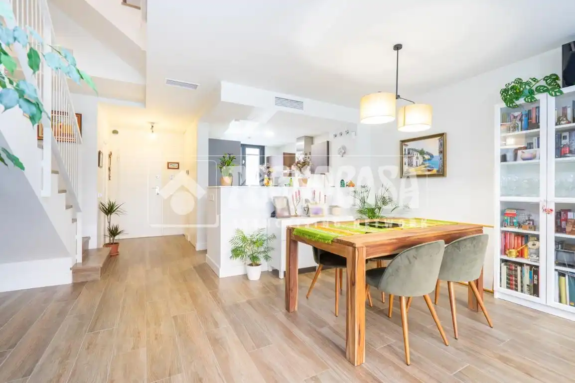 Comedor de Casa adosada en venta en Colmenar Viejo con Aire acondicionado, Calefacción y Jardín privado