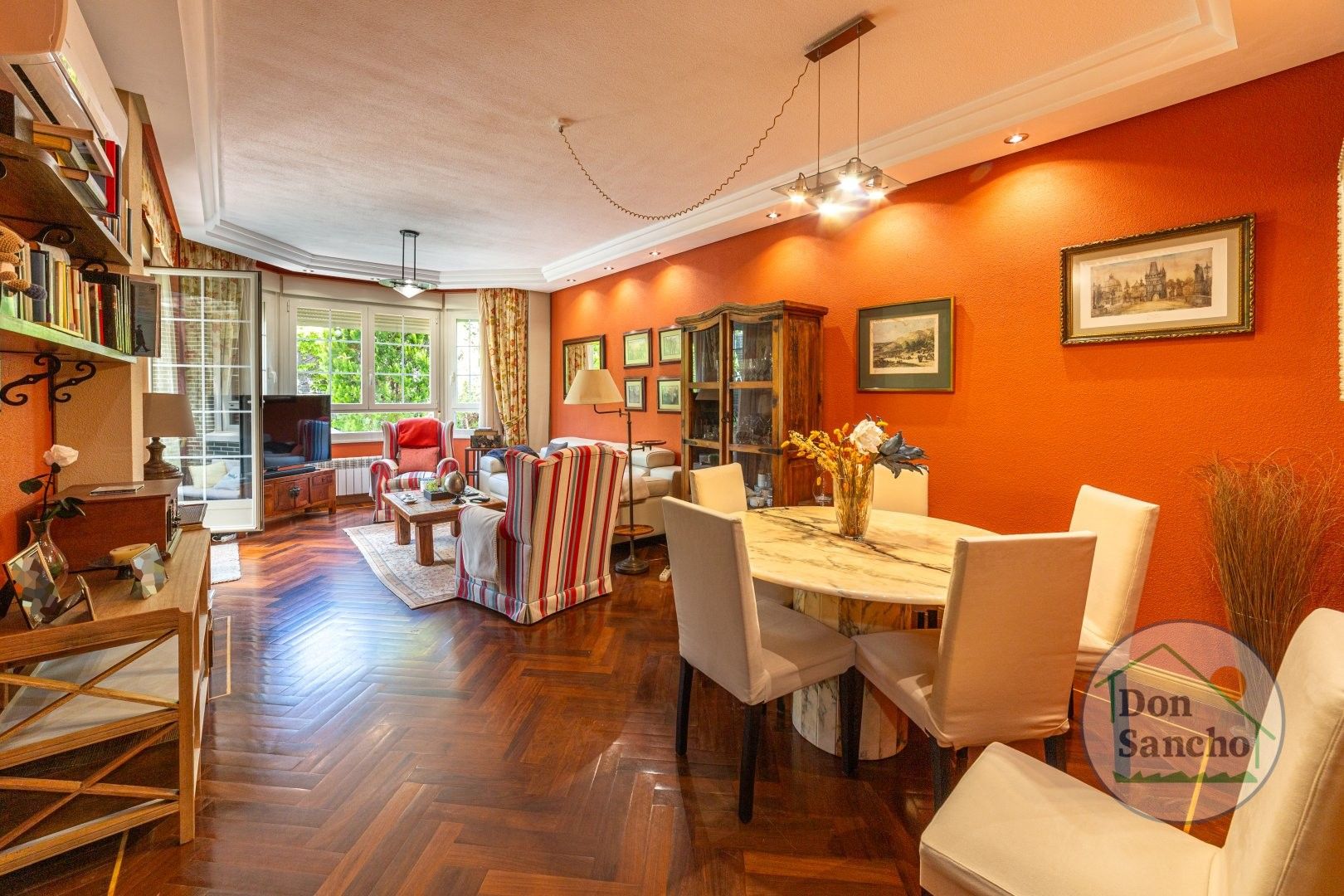 Comedor de Casa adosada en venta en Valladolid Capital con Calefacción y Piscina