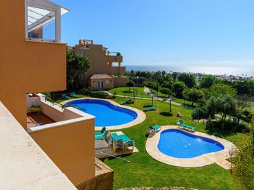Pis amb piscina en venda a Casares Golf - Casares del Sol