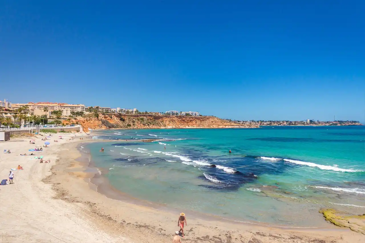 Vista exterior de Piso en venta en Orihuela con Calefacción y Piscina comunitaria