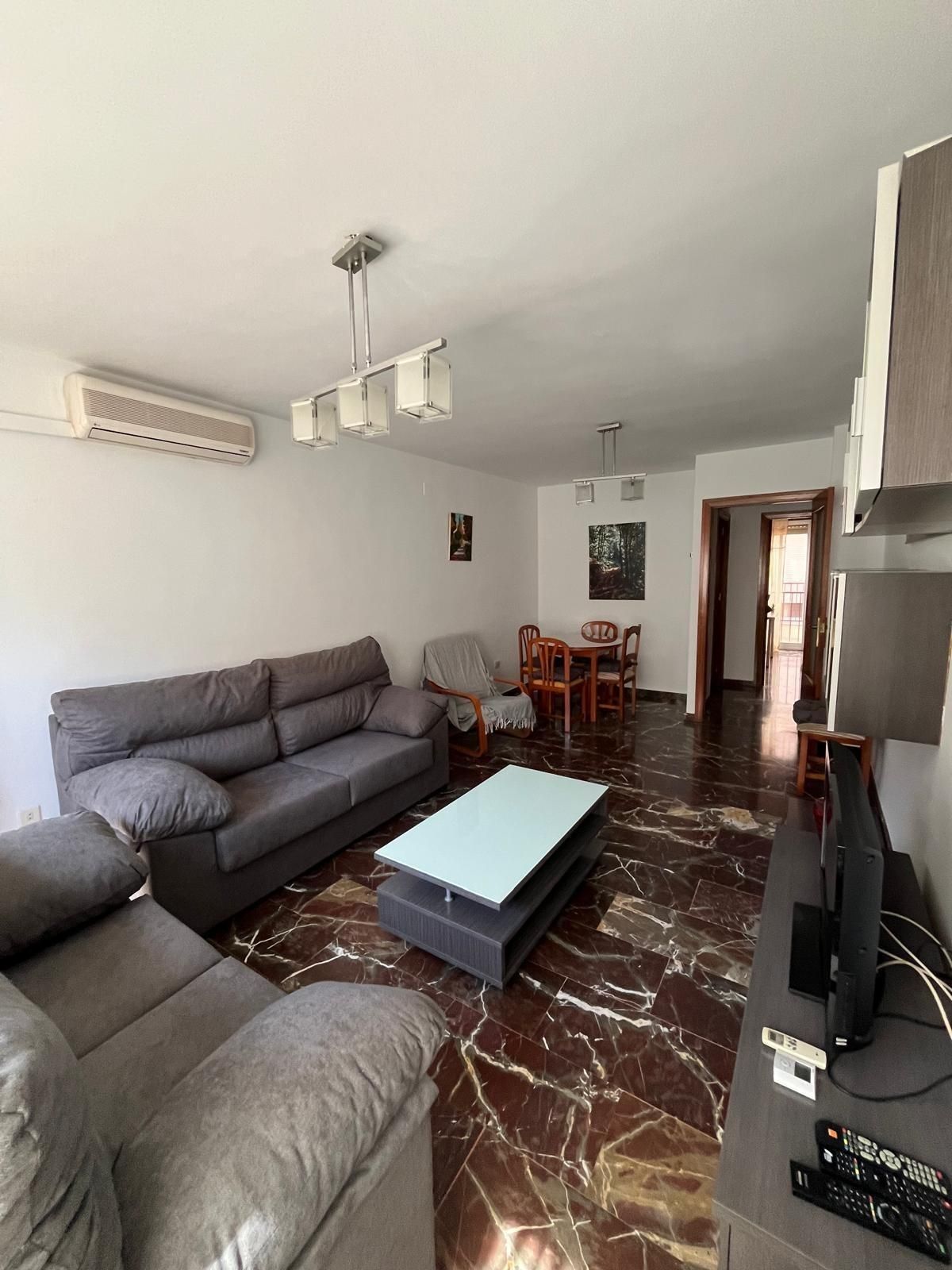 Living room of Flat to rent in  Granada Capital  with Air Conditioner, Heating and Balcony