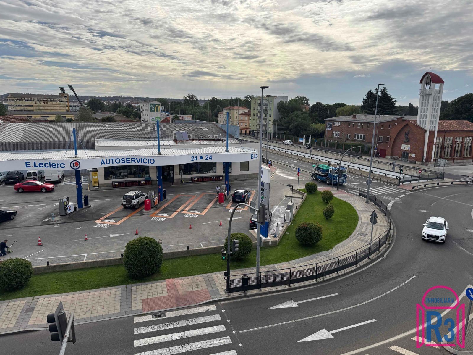 Aparcament de Pis en venda en León Capital  amb Calefacció i Terrassa