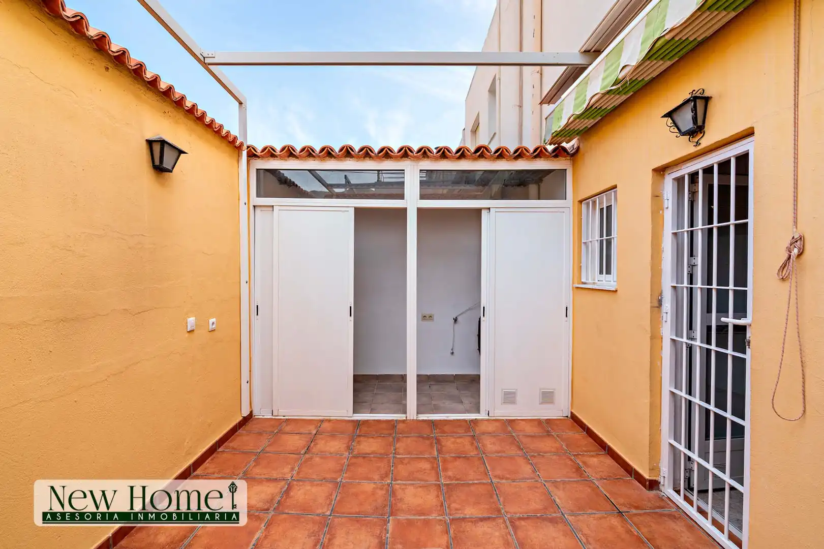 Terraza de Casa adosada en venta en Roquetas de Mar con Terraza, Amueblado y Piscina comunitaria