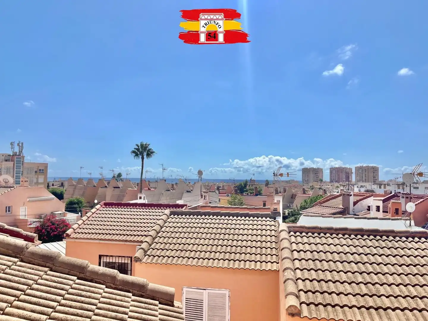 Vista exterior de Casa o chalet en venta en Torrevieja con Terraza, Amueblado y Balcón