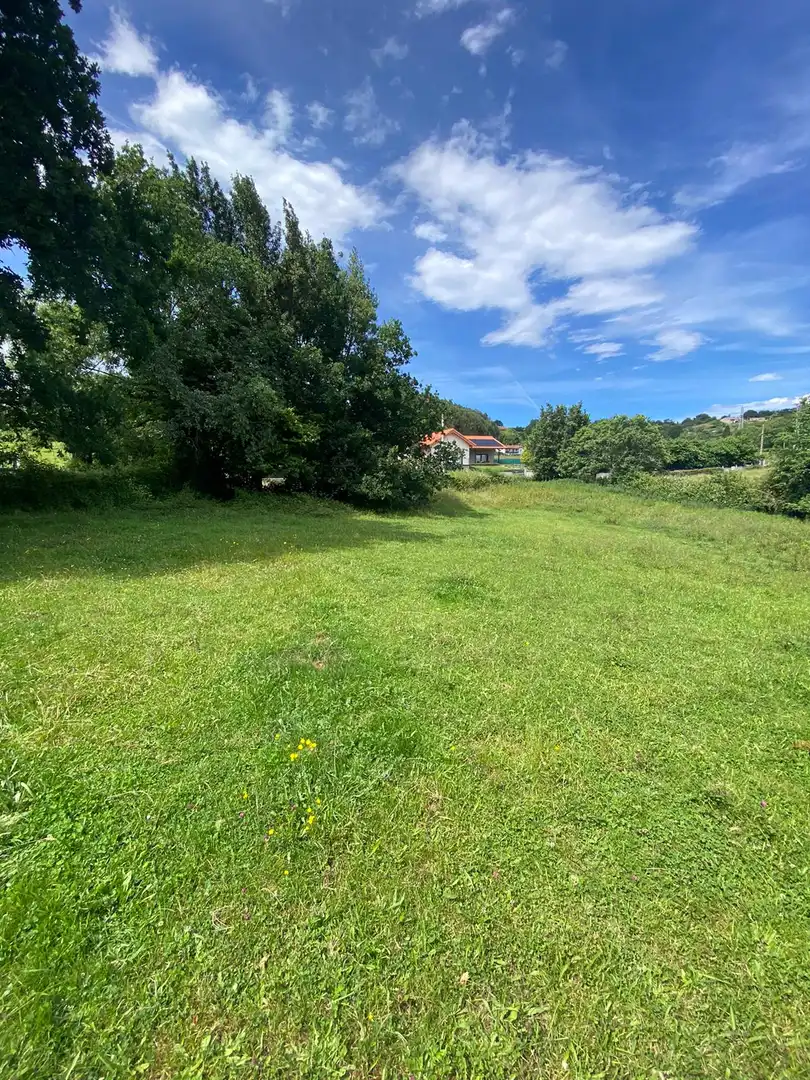 Residential land for sale in Lugones