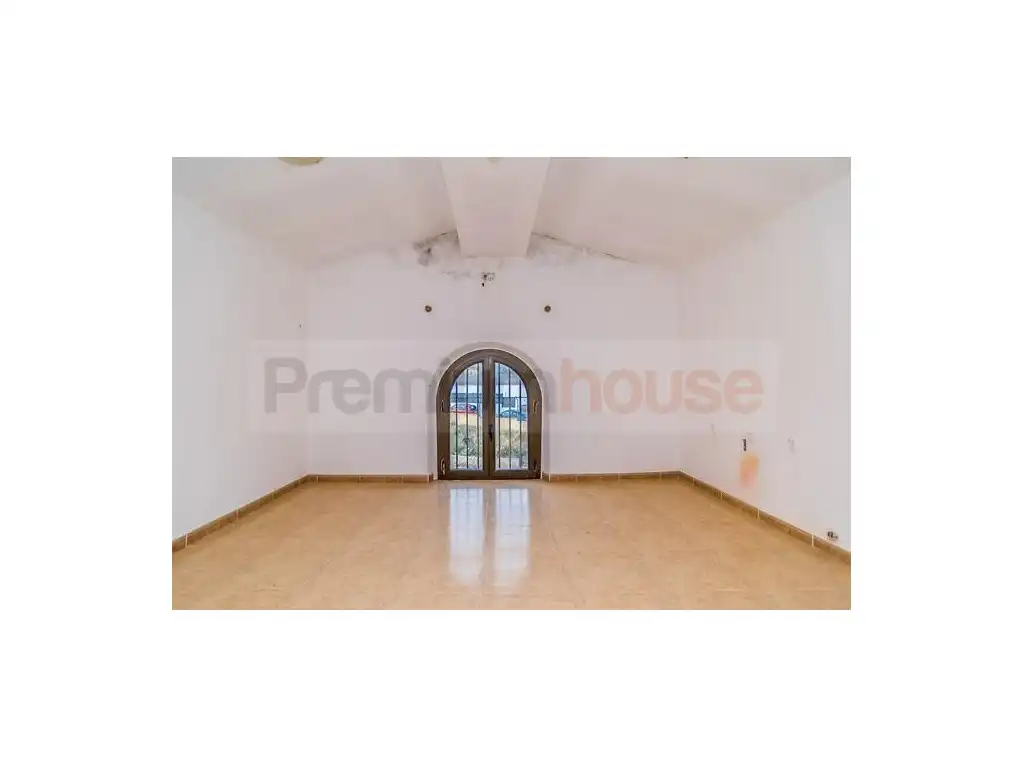 Detached house with pool for sale in Calle de Portugal, imagen 5