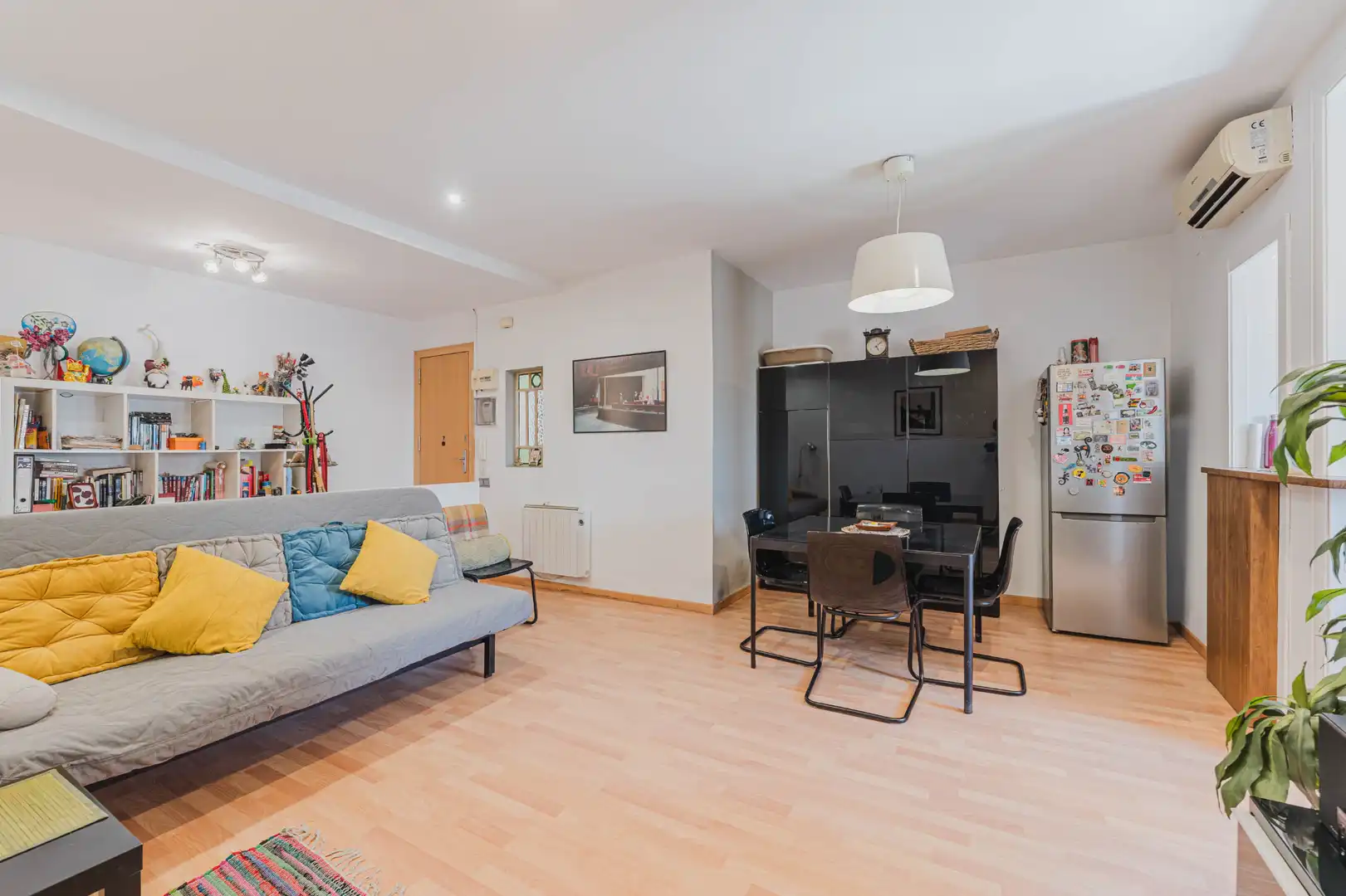 Wohnzimmer von Wohnung zum Verkauf in Barcelona mit Klimaanlage, Heizung und Ofen