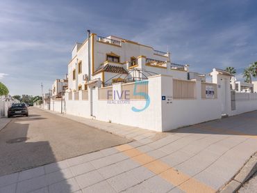 Casa a schiera con piscina in vendita a Desamparados - Hurchillo - Torremendo