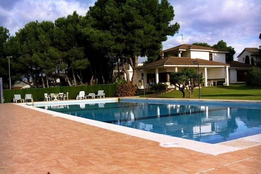 Piscina de Finca rústica en venda en El Vendrell amb Aire condicionat, Calefacció i Terrassa