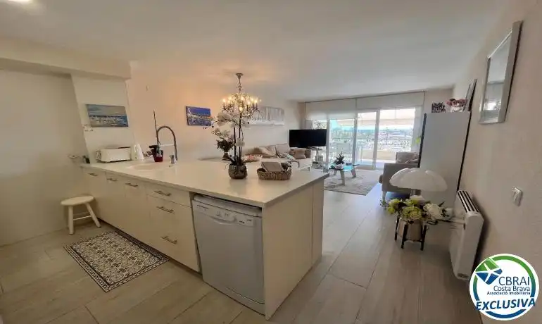 Cuina de Apartament en venda en Empuriabrava amb Aire condicionat, Calefacció i Moblat
