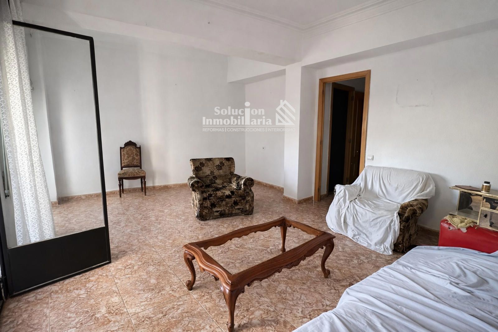 Sala d'estar de Pis en venda en Salamanca Capital amb Calefacció, Terrassa i Traster