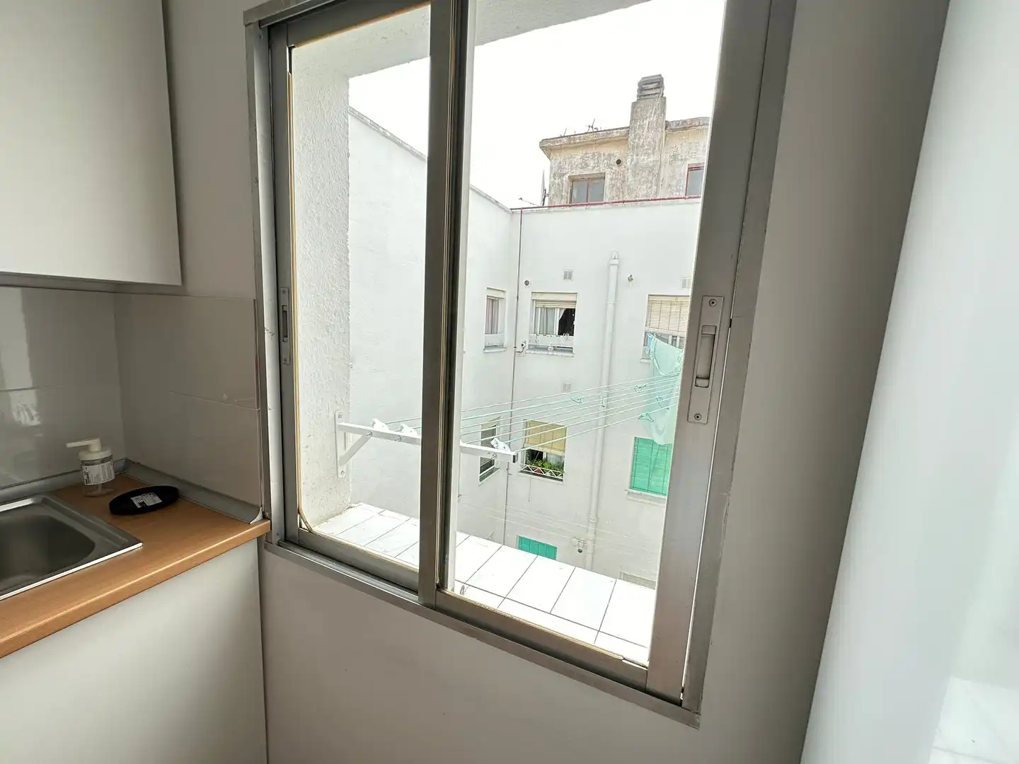 Room in Calle de San Asturio Serrano, 3, Reyes Católicos