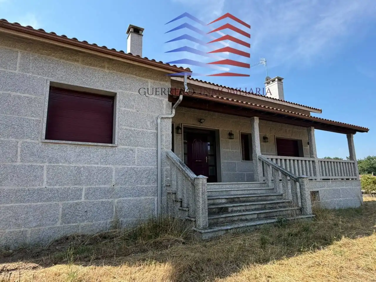 Vista exterior de Casa adosada en venda en Amoeiro amb Calefacció, Jardí privat i Terrassa