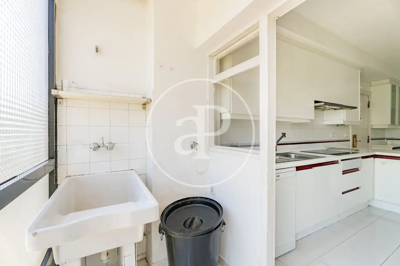 Cocina de Piso de alquiler en Madrid con Aire acondicionado, Calefacción y Jardín privado