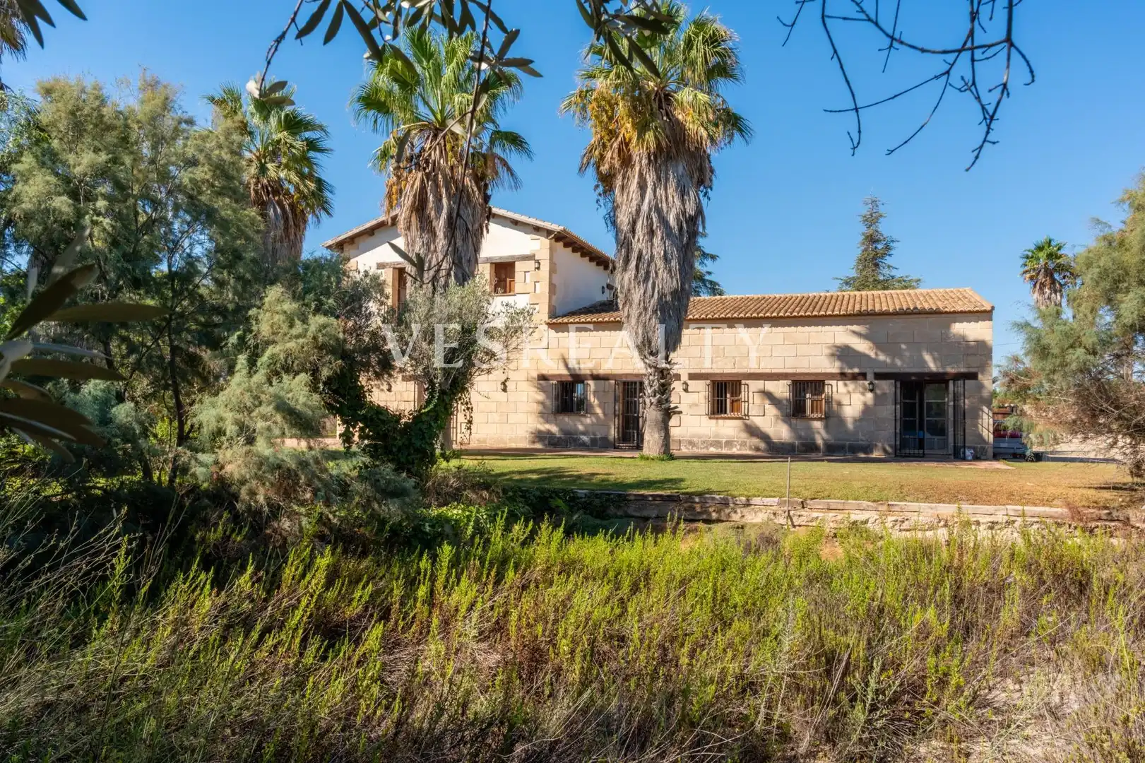 Vista exterior de Casa o xalet en venda en Elche / Elx amb Aire condicionat, Calefacció i Jardí privat