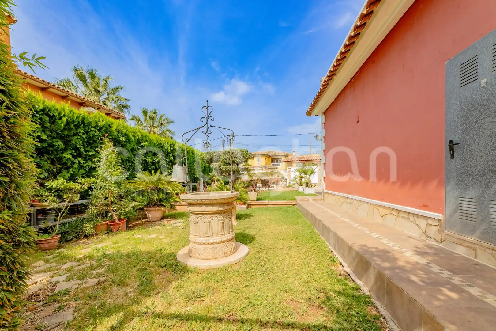 Vista exterior de Casa o xalet en venda en La Pobla de Vallbona amb Aire condicionat, Calefacció i Jardí privat