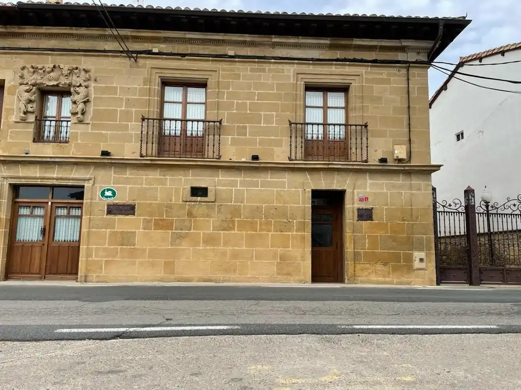 Country house zum Verkauf in Calle Mayor, Castañares de Rioja