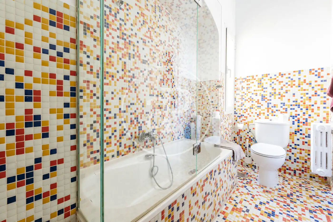 Badezimmer von Wohnung zur Miete in Madrid mit Klimaanlage, Heizung und Terrasse