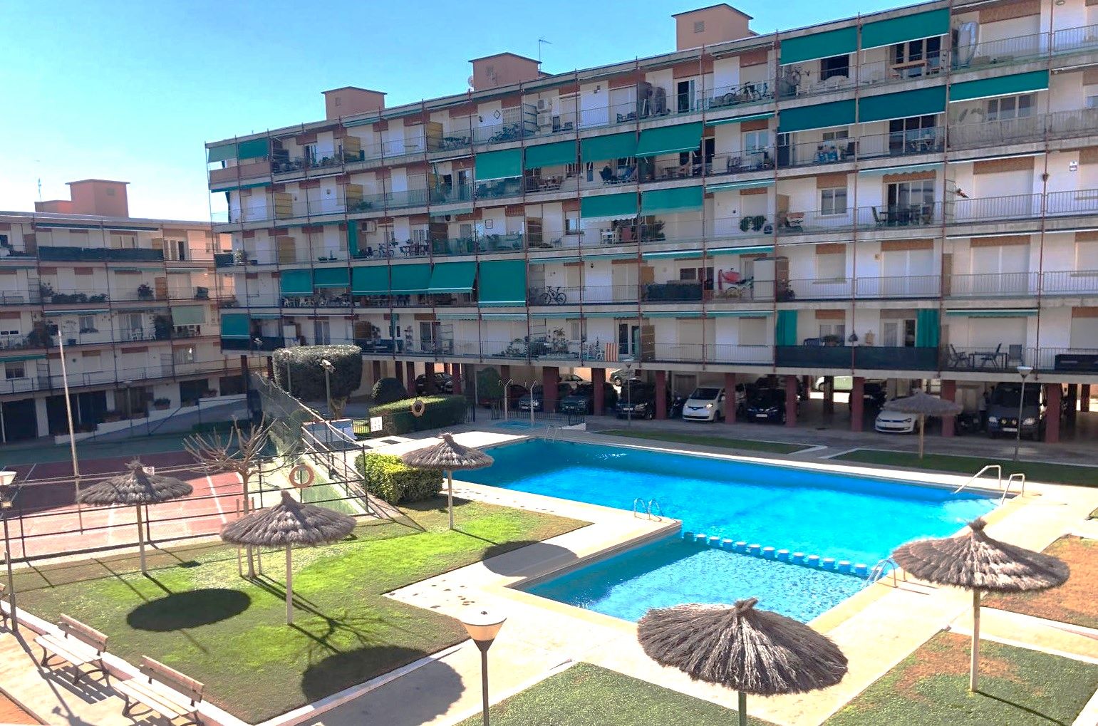 Piscina de Pis en venda en Sant Andreu de Llavaneres amb Aire condicionat, Calefacció i Terrassa