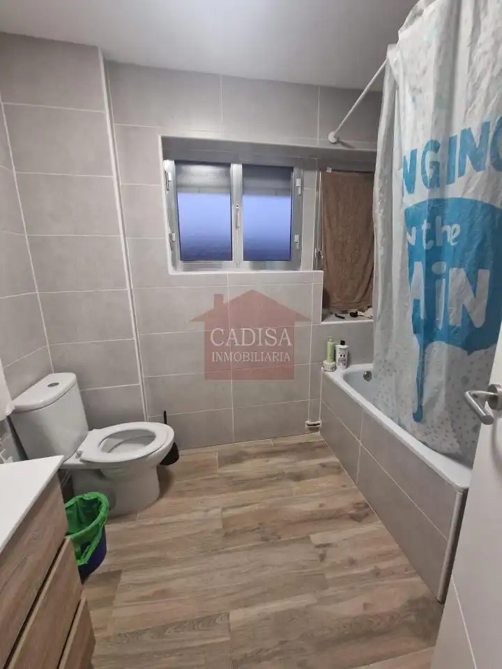 Bathroom of Flat for sale in Salamanca  with Heating and Furnished