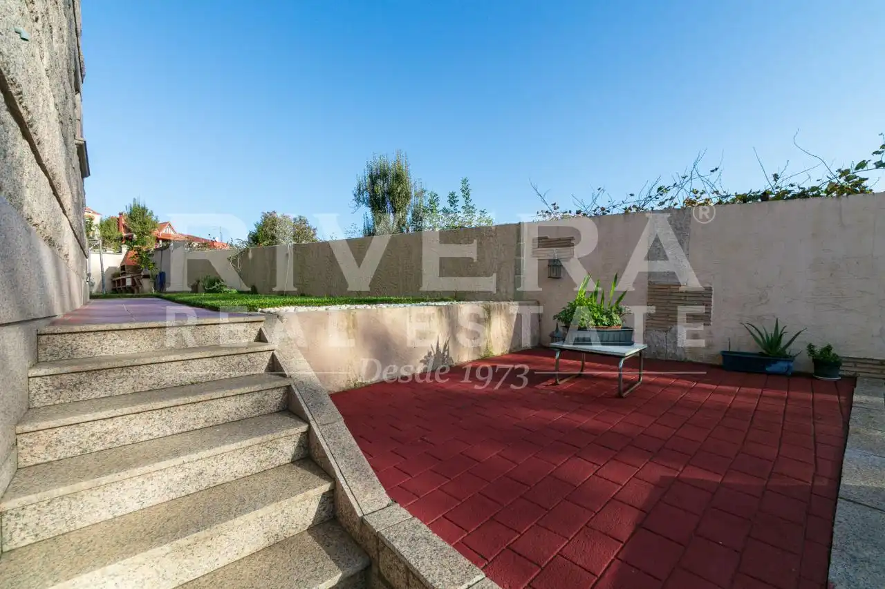 Terraza de Casa o chalet en venta en Vigo  con Calefacción, Jardín privado y Parquet