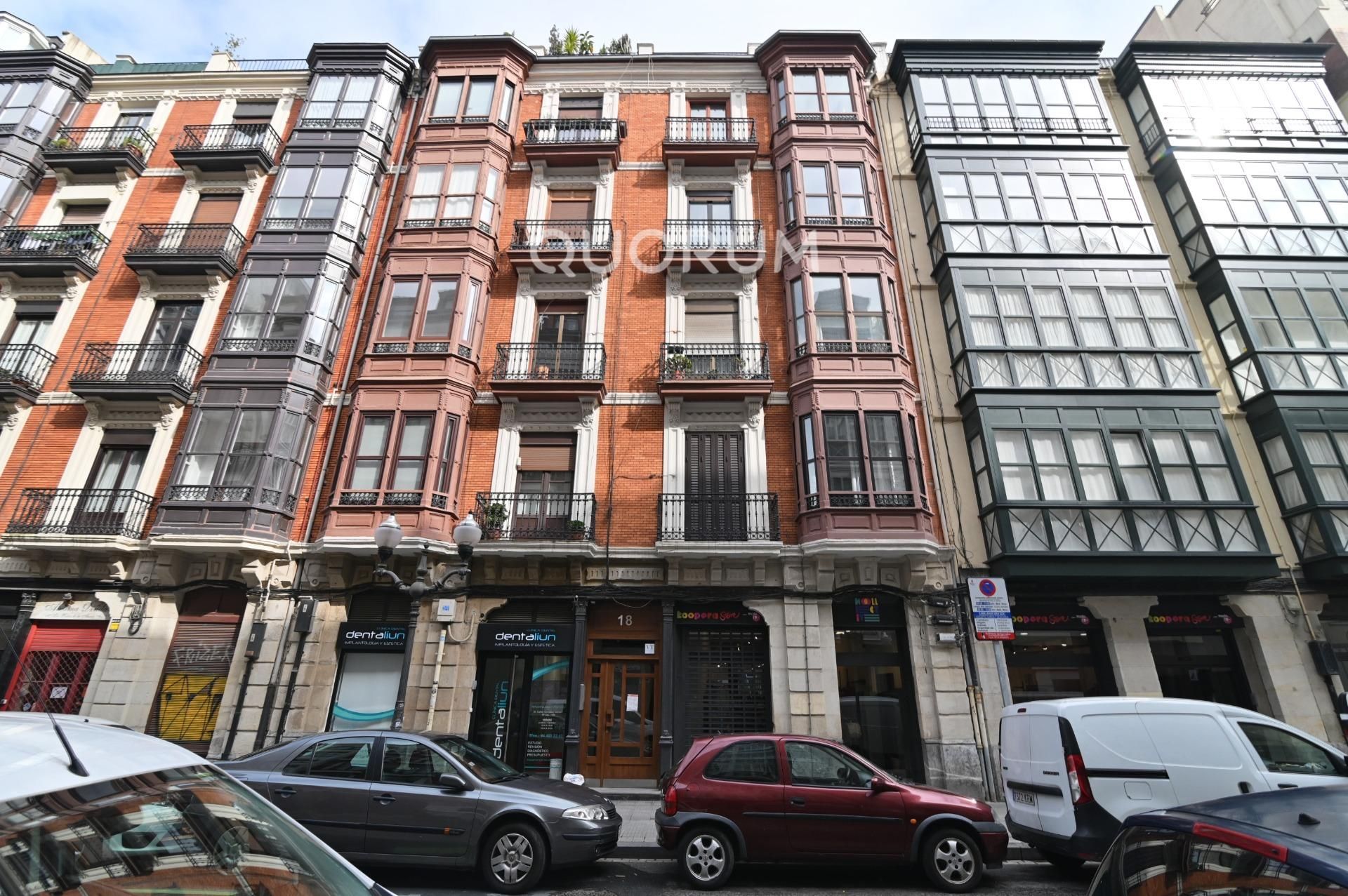 Vista exterior de Pis en venda en Bilbao  amb Calefacció i Balcó