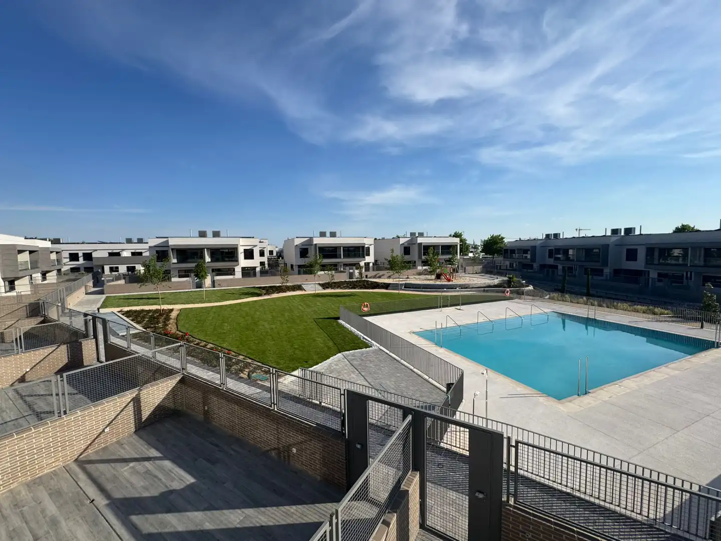 Terraza de Casa adosada en venta en Boadilla del Monte con Aire acondicionado, Calefacción y Jardín privado
