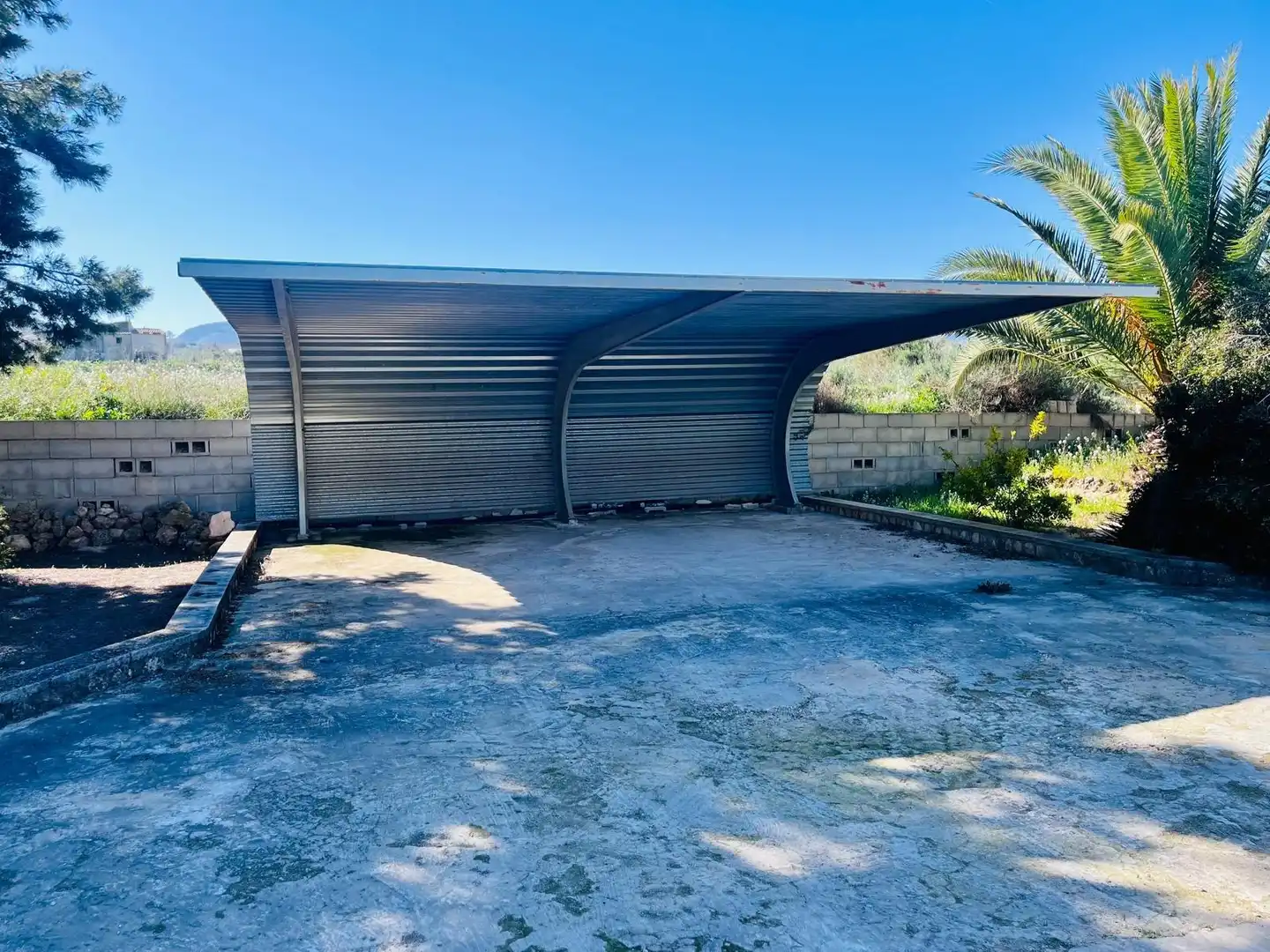 Parking of Houses for sale in Aspe  with Terrace, Swimming Pool and Furnished