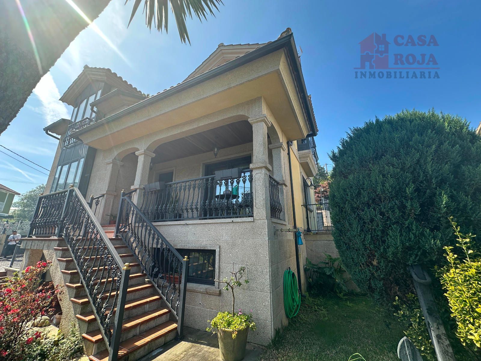 Vista exterior de Casa o xalet en venda en Cangas  amb Calefacció, Terrassa i Traster