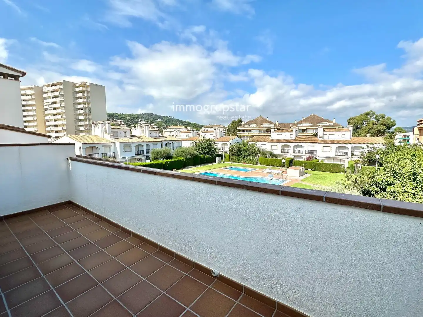 Vista exterior de Casa adosada en venta en Torre Valentina - Mas Vilar de La Mutxada - Treumal