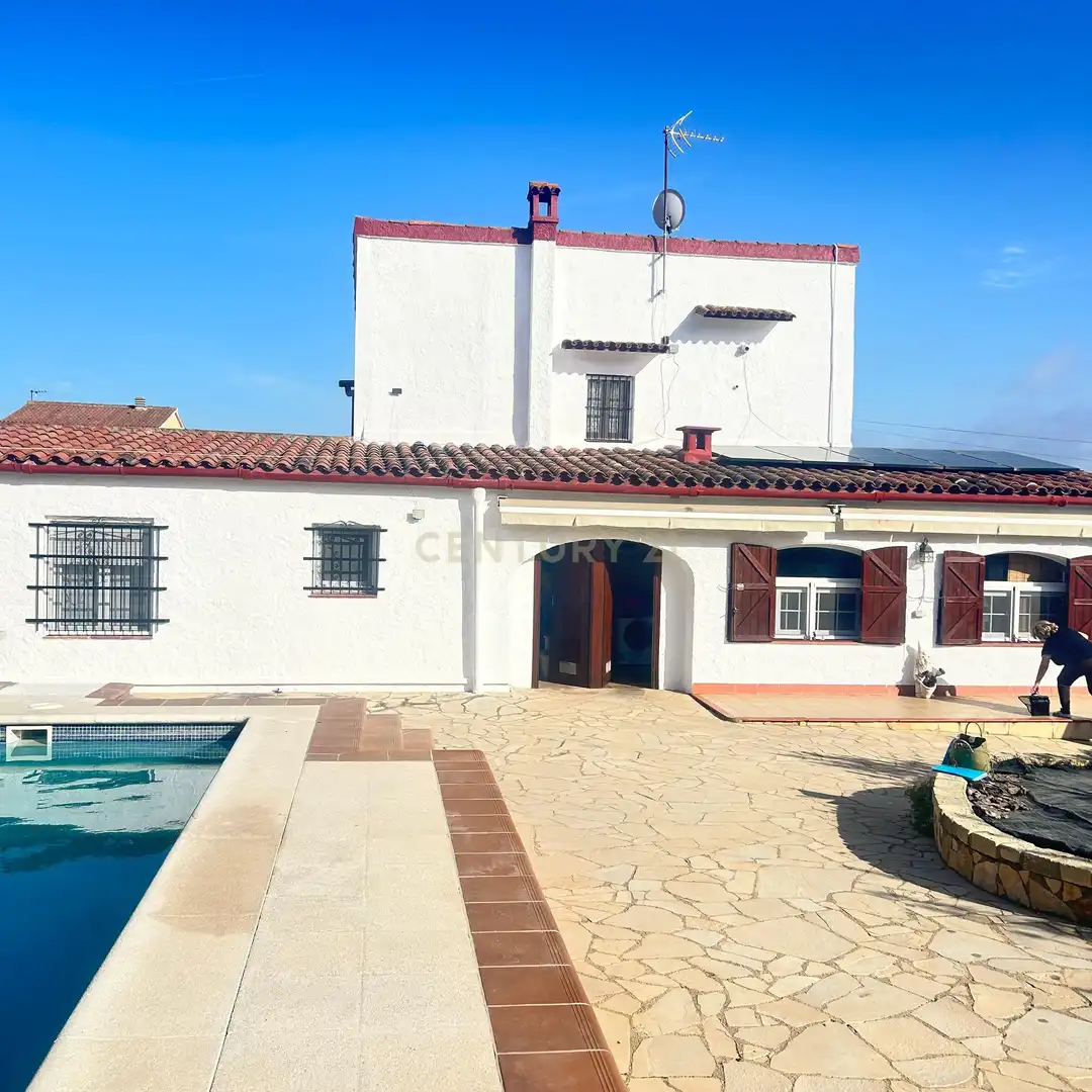 Vista exterior de Casa o xalet en venda en El Vendrell amb Aire condicionat, Jardí privat i Traster