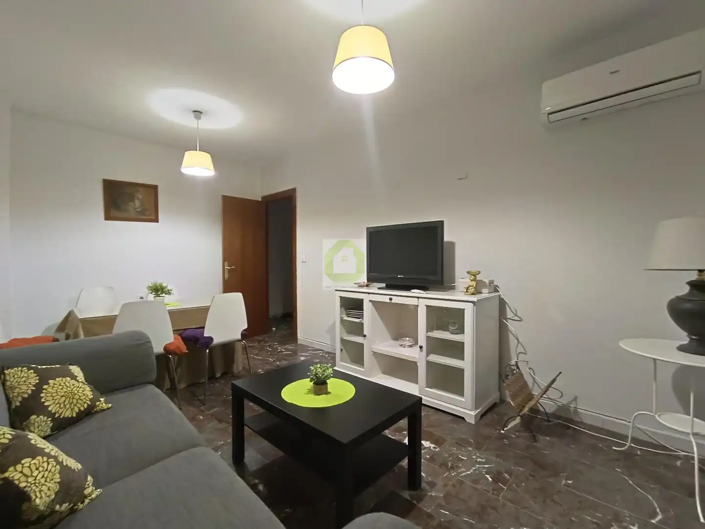 Sala d'estar de Pis per a compartir en San Antón
