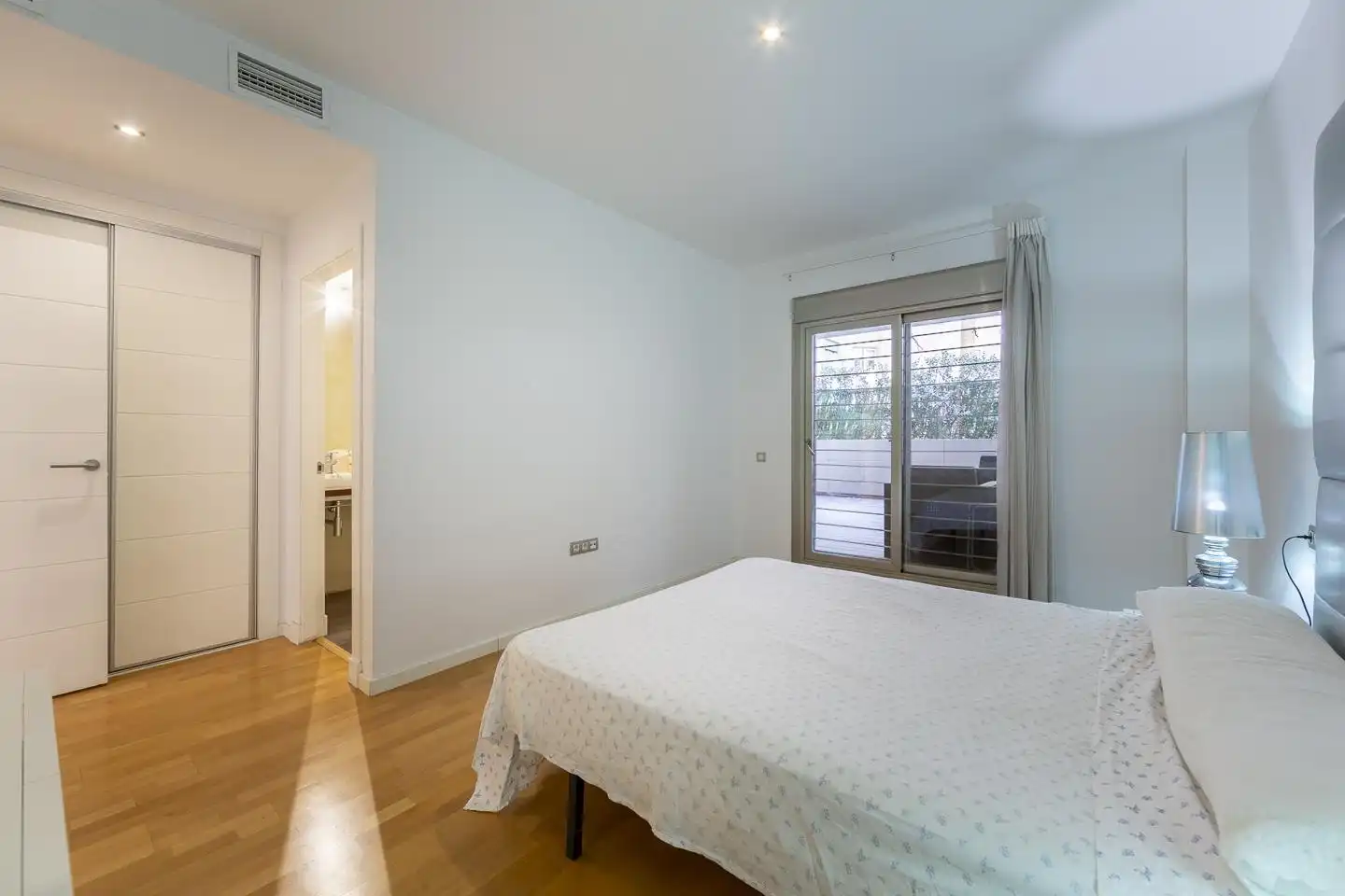 Habitación de Planta baja en venta en Almería con Aire acondicionado, Terraza y Trastero
