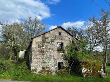 Casa rústica con balcón en venta en OU-223 15