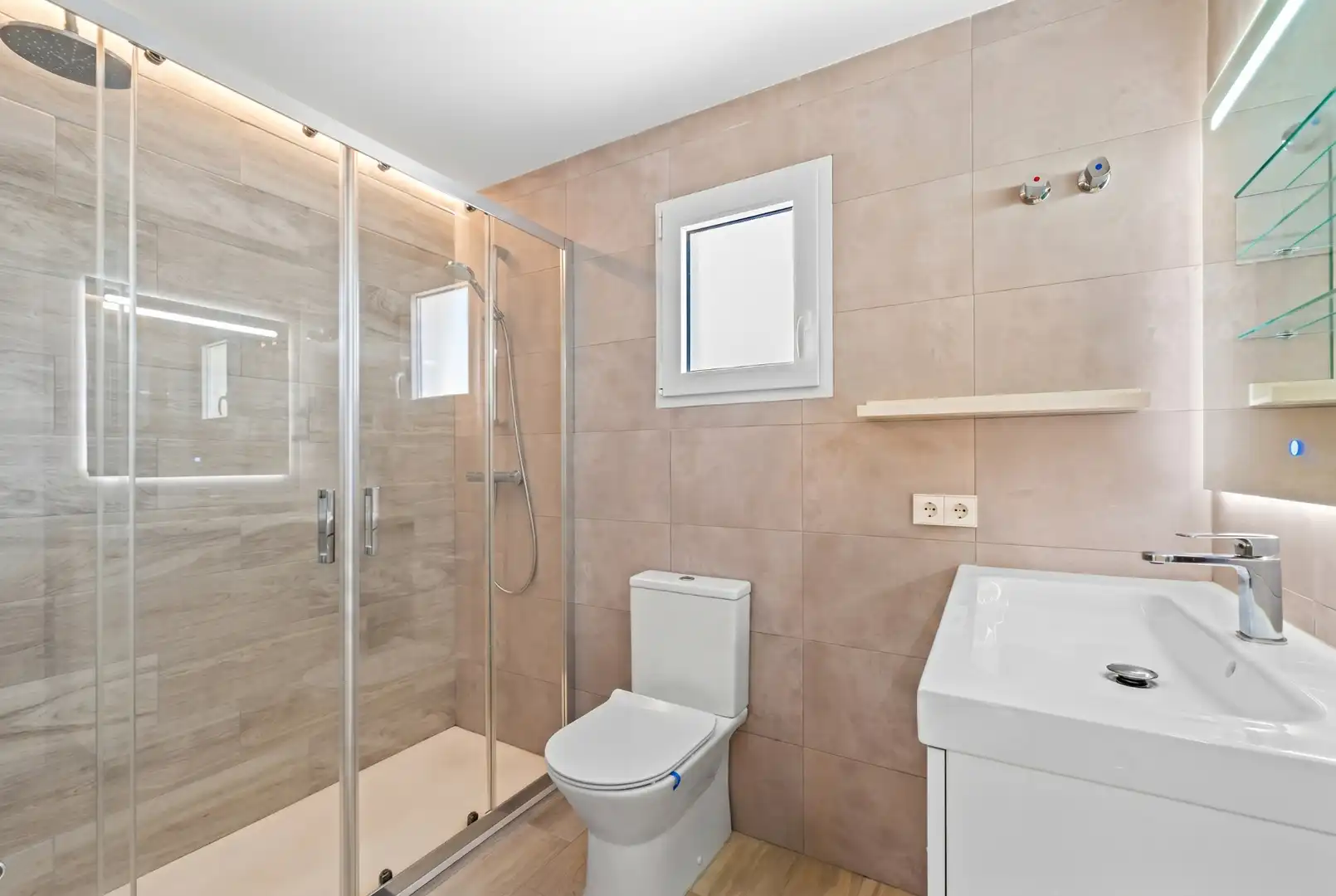 Bathroom of Houses for sale in Mutxamel  with Air Conditioner, Heating and Private garden