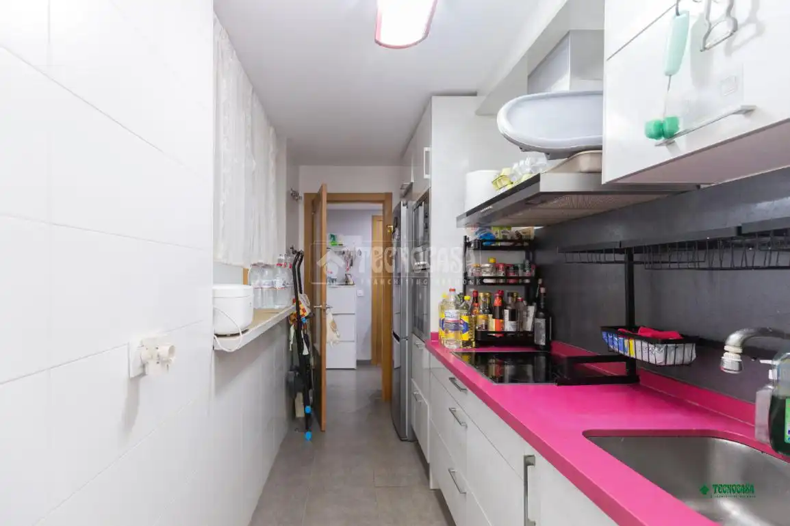Küche von Wohnung zum Verkauf in Almería mit Klimaanlage
