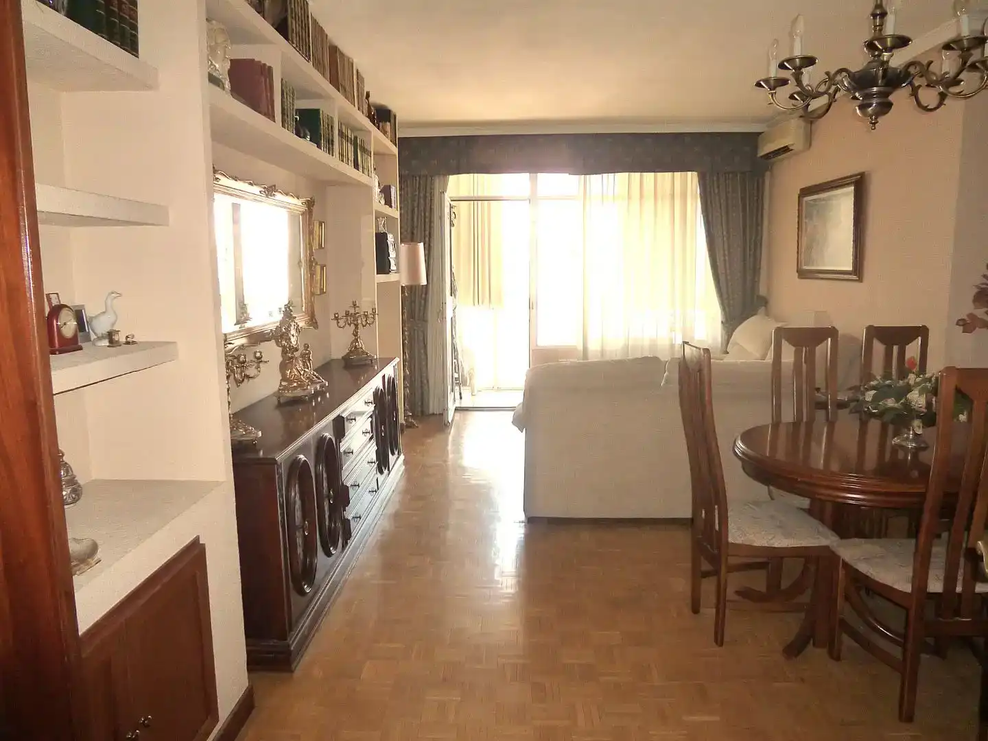 Sala d'estar de Pis en venda en  Madrid Capital amb Aire condicionat