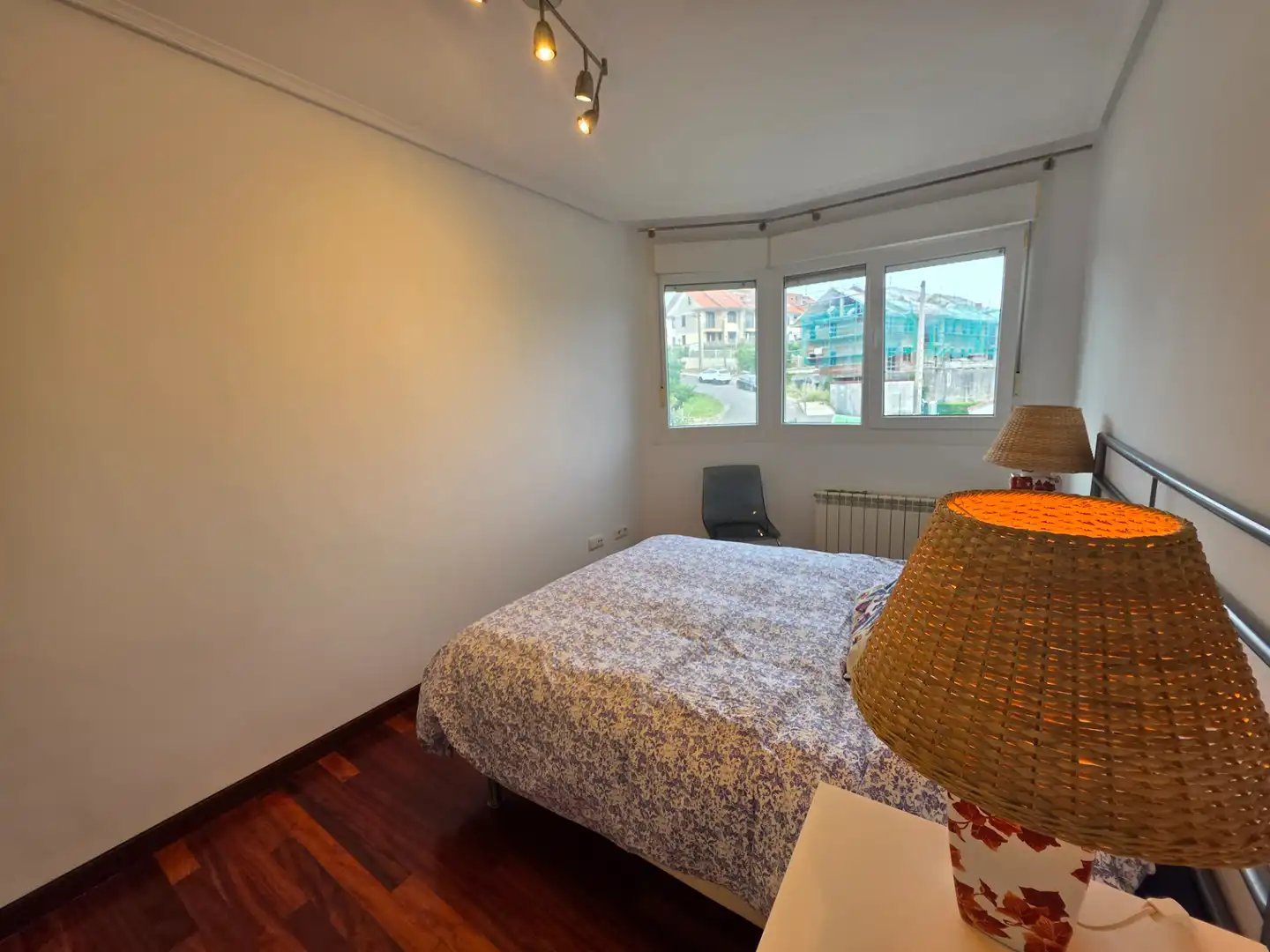Habitación de Apartamento en venta en Miengo con Calefacción, Trastero y Amueblado
