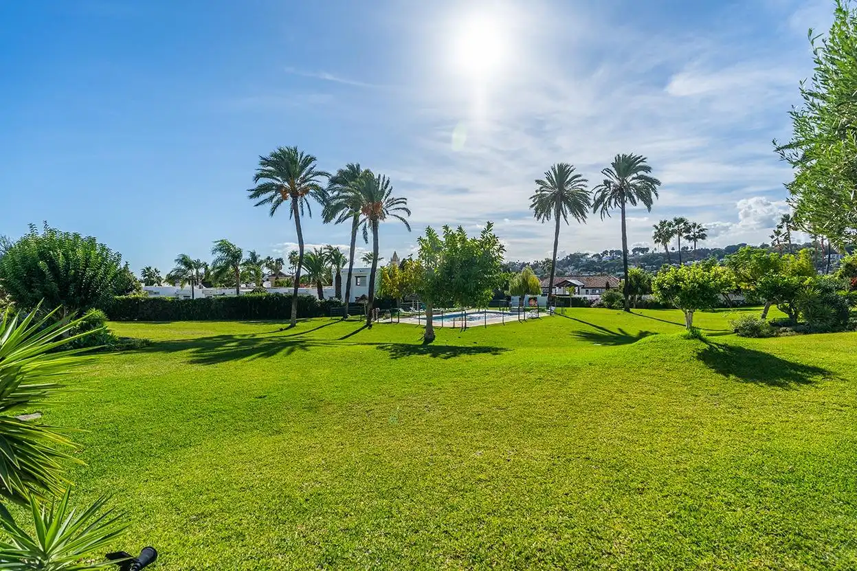 Maison mitoyenne avec terrasse à vendre à Nueva Andalucía, imagen 3