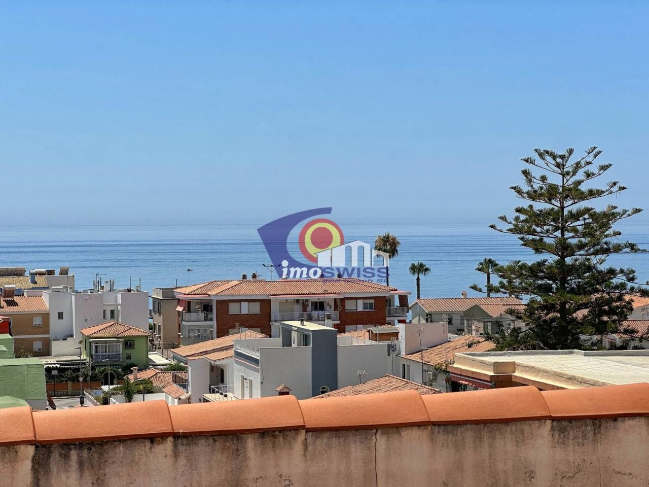 Vista exterior de Àtic en venda en Rincón de la Victoria amb Terrassa i Alarma