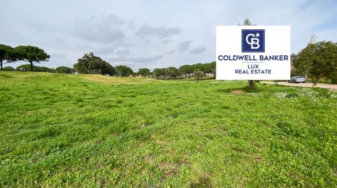Situada en el corazón del campo de golf de Peralada, esta amplia parcela de 3.226 m es ideal para crear una espaciosa residencia.