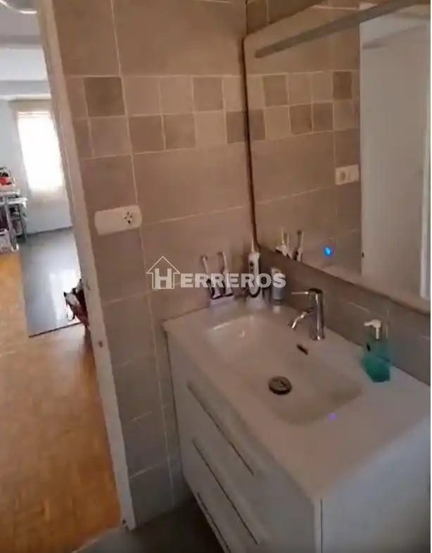 Bany de Apartament en venda en Albelda de Iregua amb Calefacció, Parquet i Traster