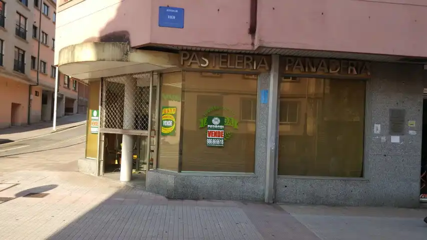 Local en venda en Pontevedra Capital  amb Moblat