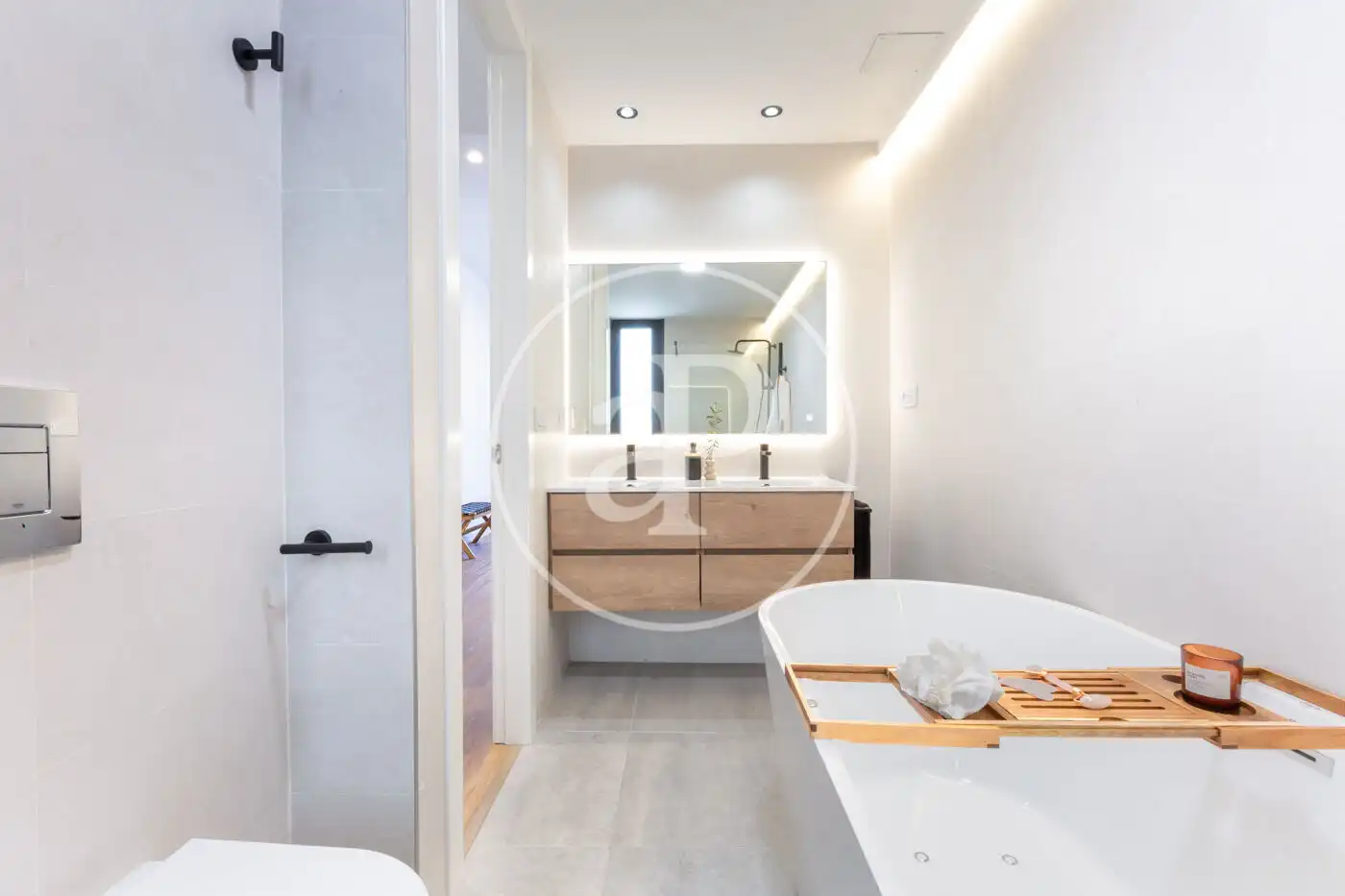 Baño de Piso en venta en Valencia con Aire acondicionado, Calefacción y Amueblado