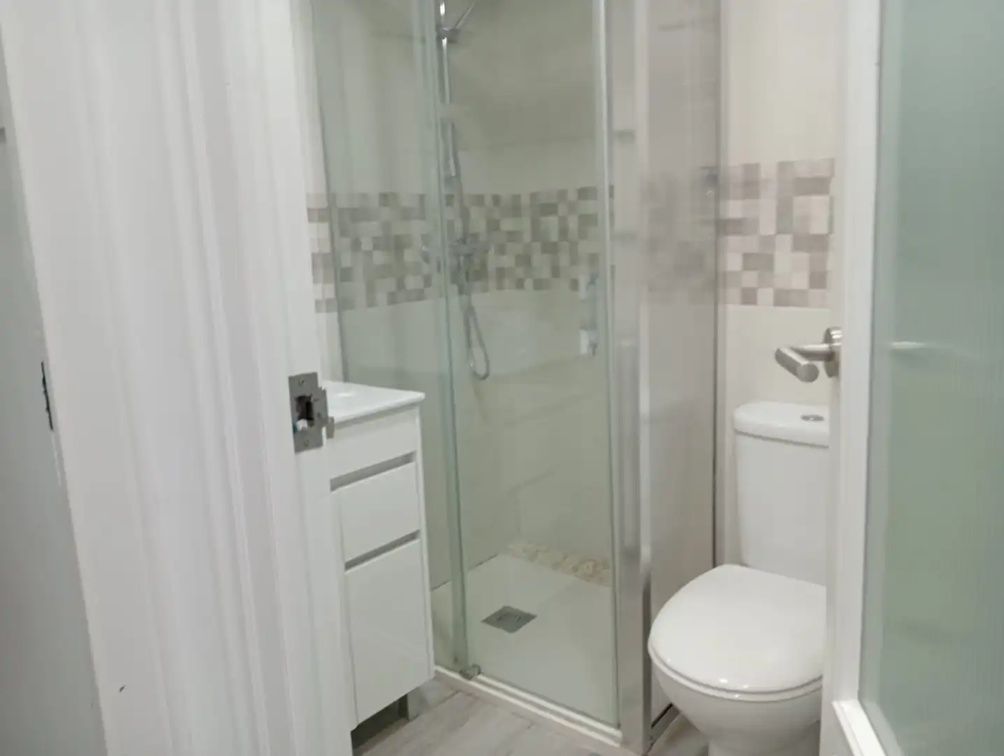 Bathroom of Flat for rent in Valencia  with Parquet flooring, Furnished and Oven