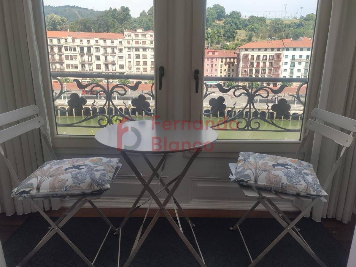 Terraza de Piso de alquiler en Bilbao  con Calefacción, Amueblado y Balcón