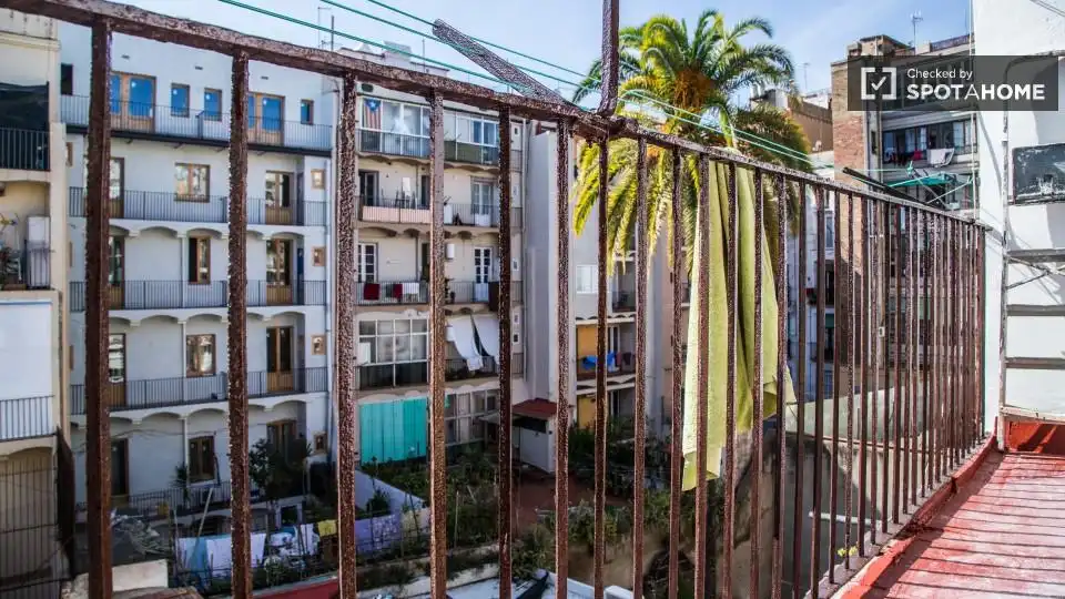 Terraza de Piso para compartir en Barcelona con Aire acondicionado, Calefacción y Amueblado