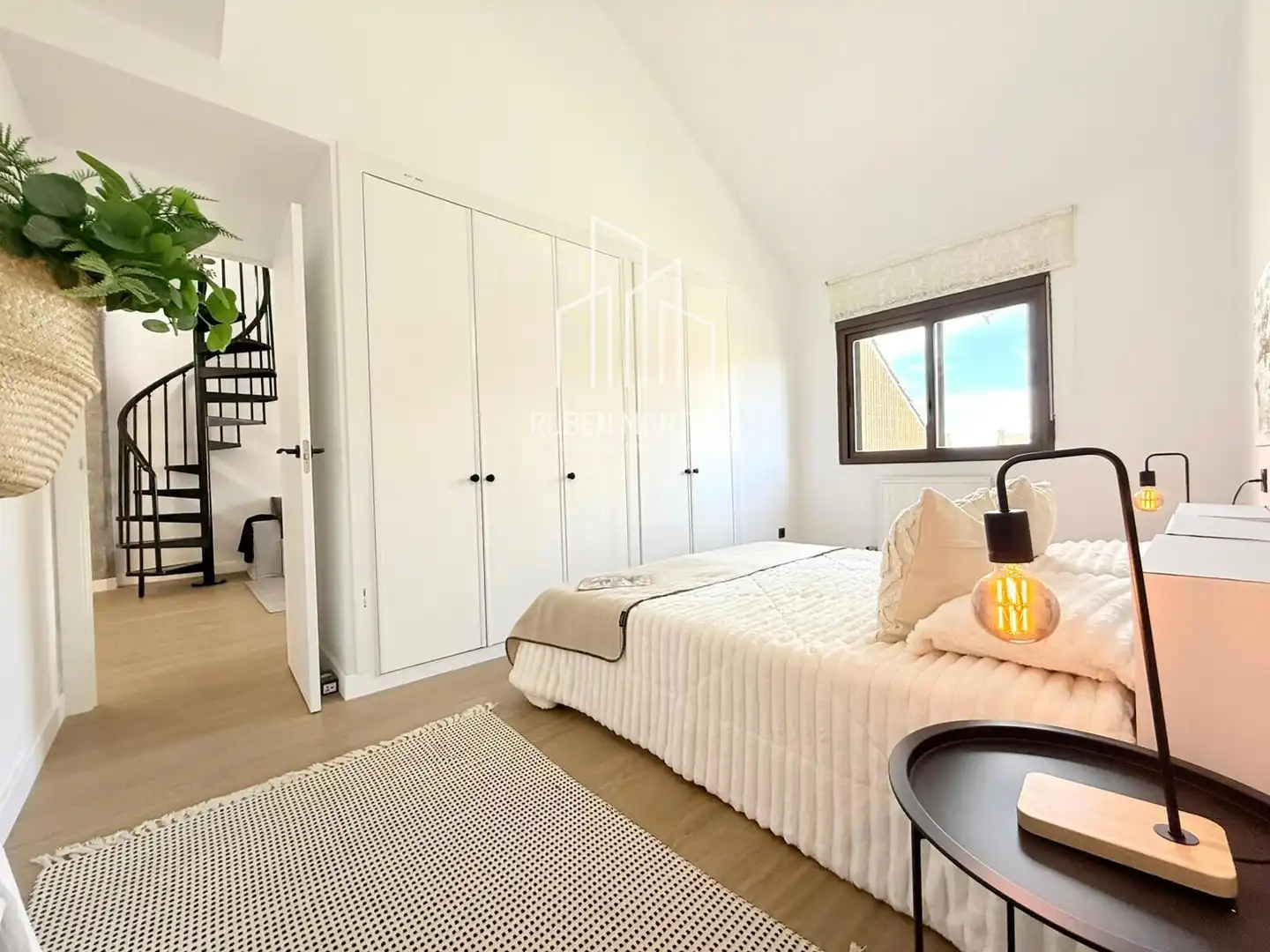 Habitación de Dúplex en venta en Villamayor con Calefacción, Terraza y Balcón