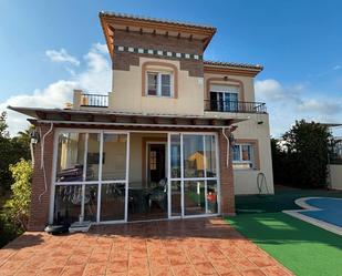 Vista exterior de Casa o xalet en venda en Vélez-Málaga amb Jardí privat, Terrassa i Piscina